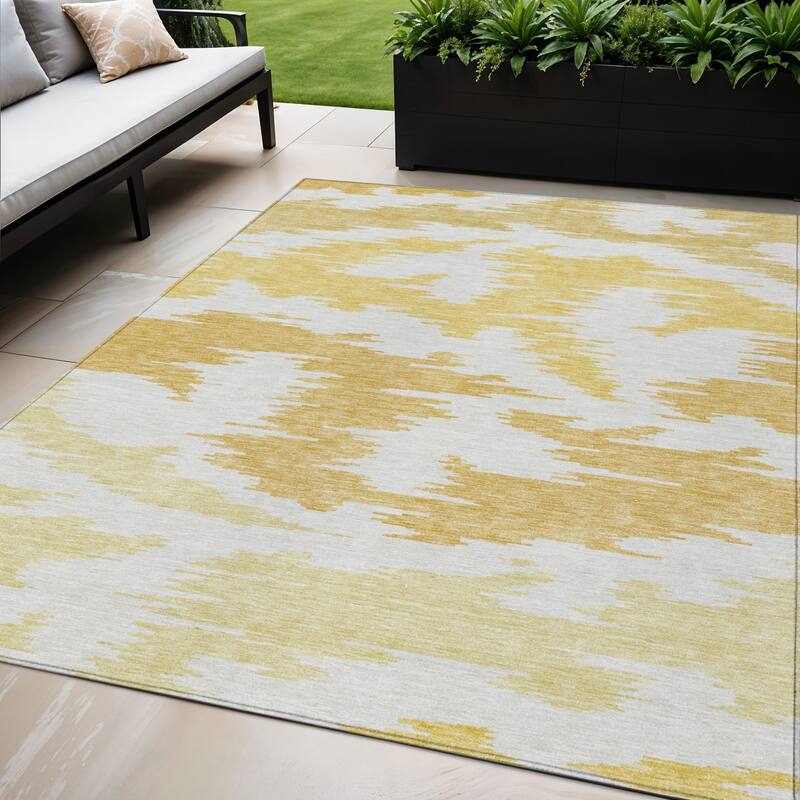 HomeRoots Abstract Transitional Rectangle Outdoor Rug - 5' X 8'