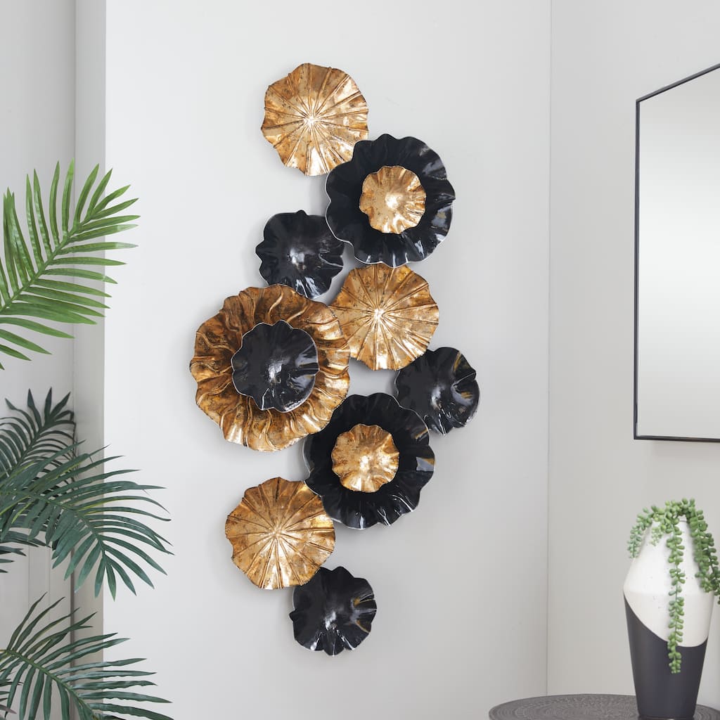 CosmoLiving by Cosmopolitan Gold Metal Plate Home Wall Decor with Textured Pattern