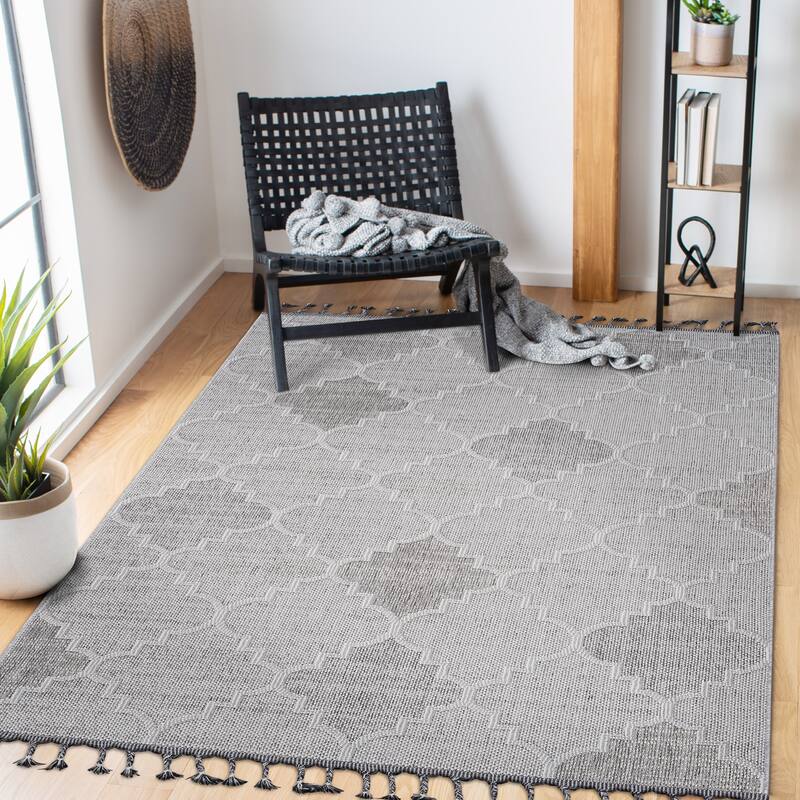 LOOM & LUXE Collection White/Grey/Trellis Indoor/Outdoor Area Rug