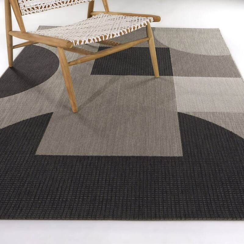 Hopper Modern Geometric Indoor/Outdoor Area Rug - 5'3" x 7' - Tan