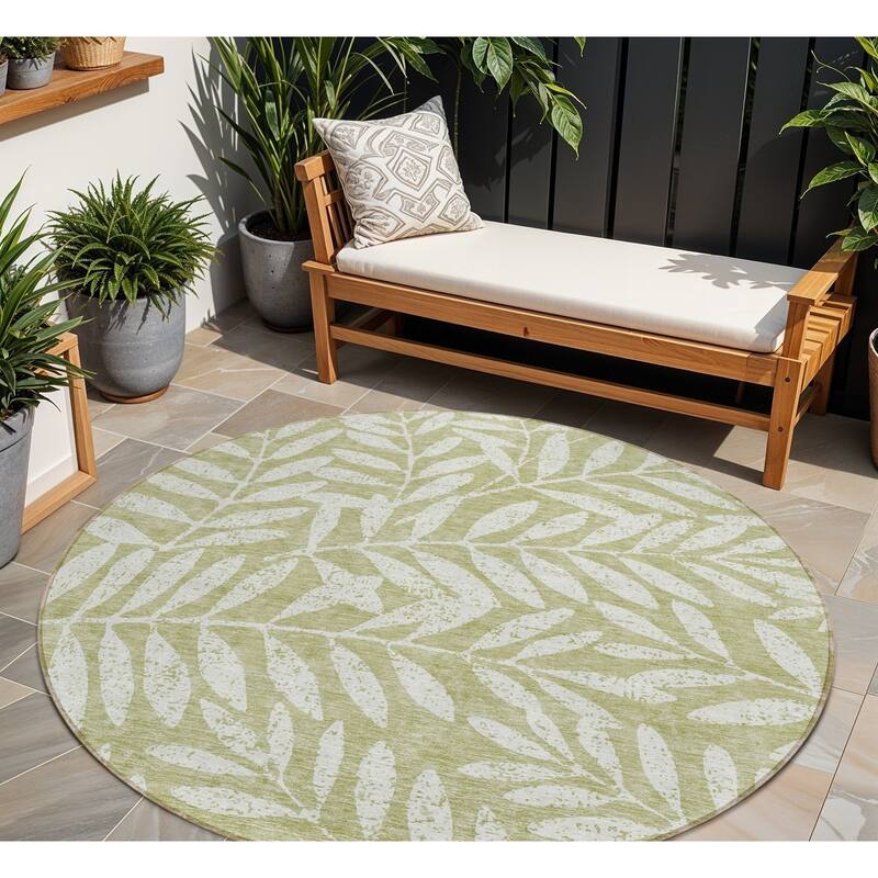 HomeRoots Floral Transitional Rectangle Outdoor Rug - 8' Round