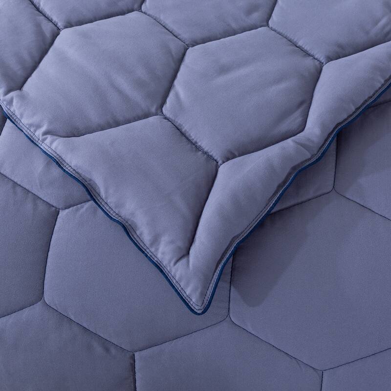 Honeycomb Color Contrast Stitched Lightweight Down Alternative Blanket
