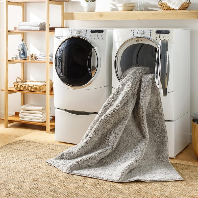 Livabliss Alfombra Machine Washable Plush Area Rug