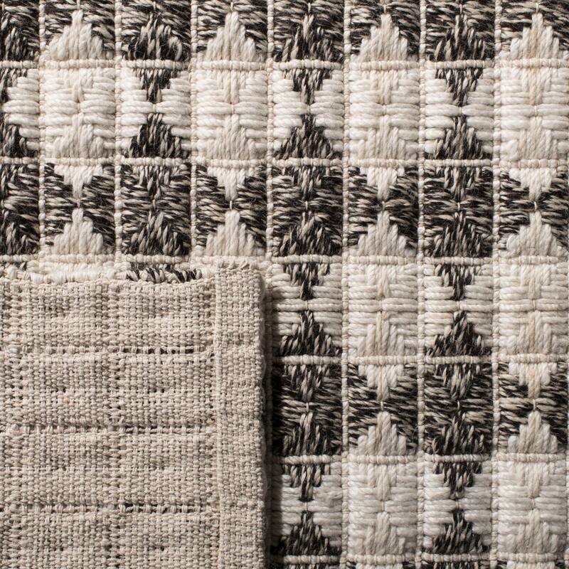 SAFAVIEH Handmade Natura Mariechen Wool Rug