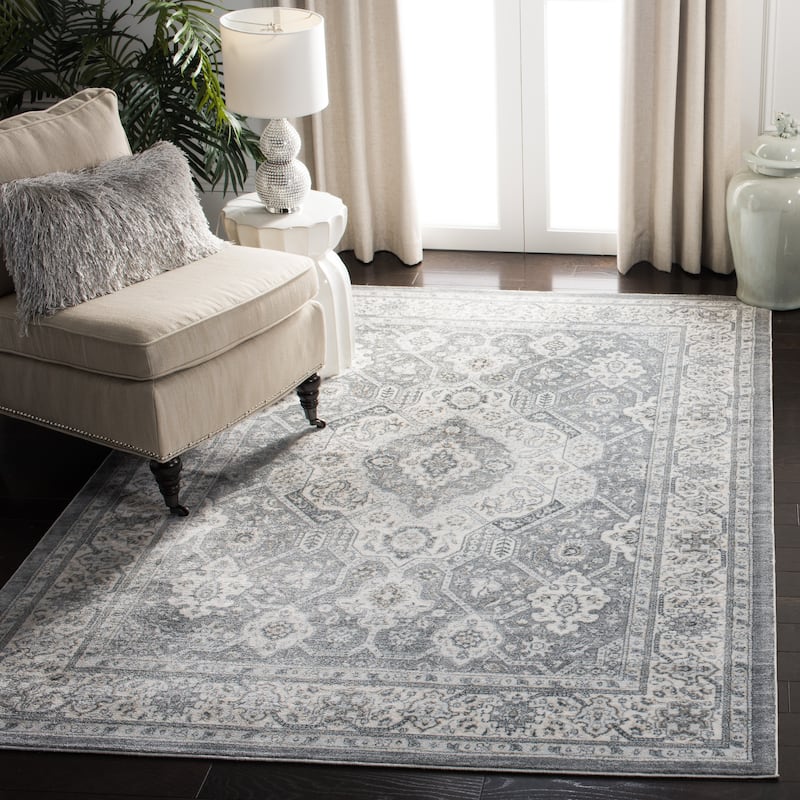 SAFAVIEH Isabella Minola Traditional Oriental Rug - 5'3" x  7'6" - Grey/Cream - Rectangle