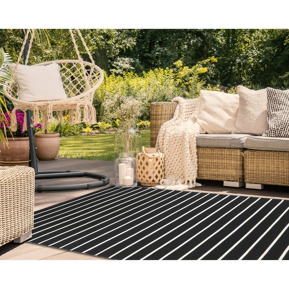 Liora Manne Sorrento Pinstripe Indoor/Outdoor Area Rug