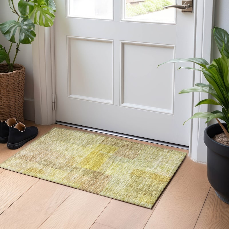 Machine Washable Indoor/ Outdoor Contemporary Abstract Chantille Rug - Gold - 1'8" x 2'6"