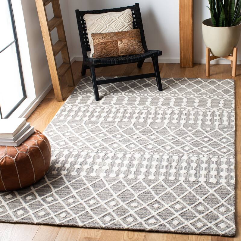SAFAVIEH Handmade Blossom Orit Moroccan Wool Rug - 5' x 8' - Grey/Ivory