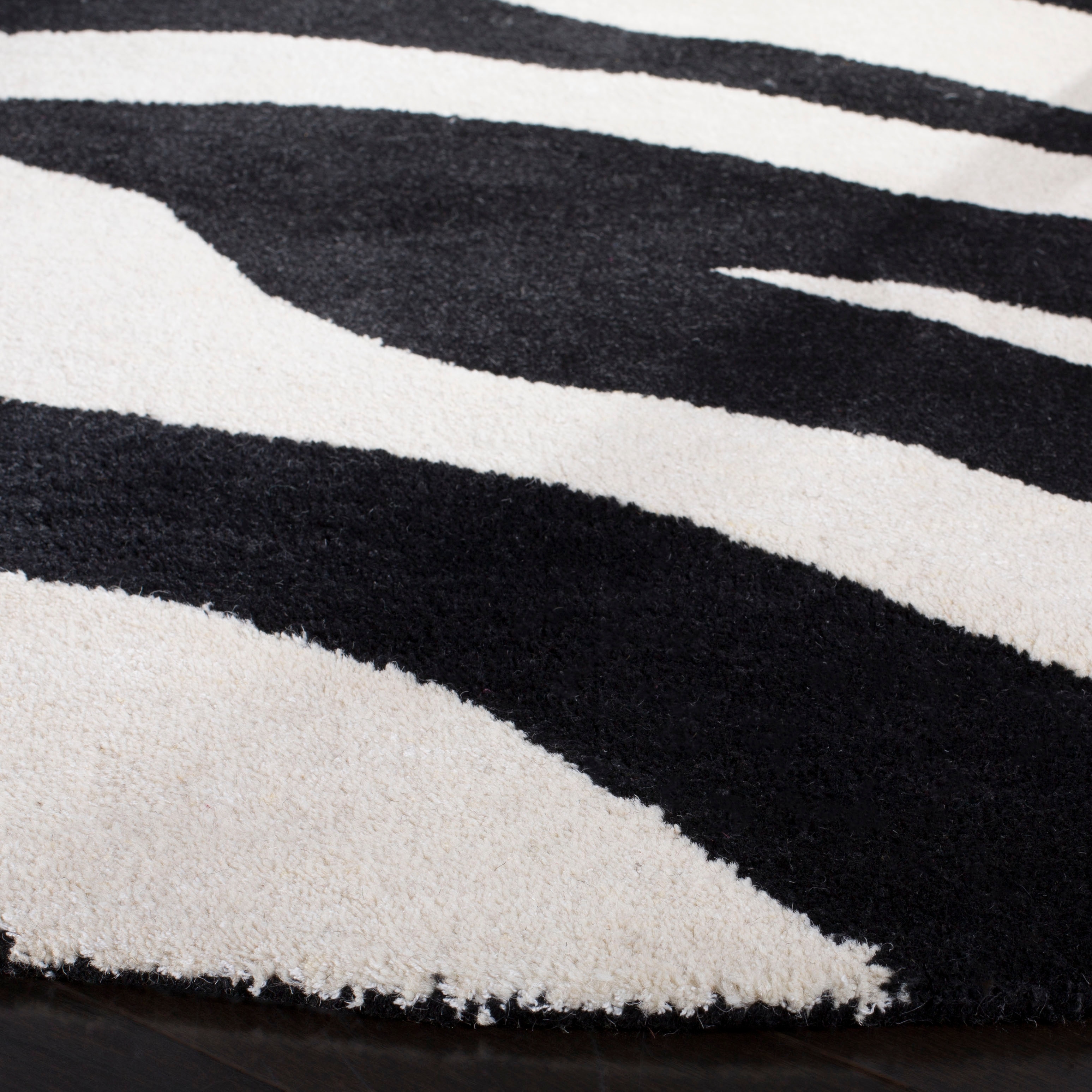 NZ wool rug black and white / ラグマット SAFAVIEH Handmade Soho Kasandra Zebra N.Z. Wool Rug - On Sale