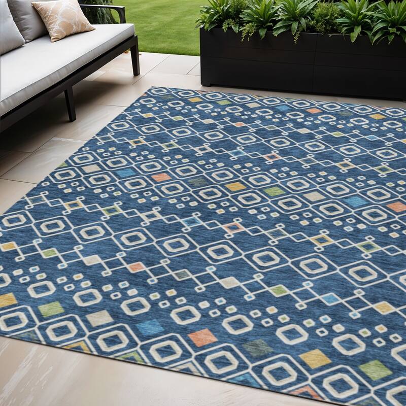 HomeRoots Geometric Modern Rectangle Outdoor Rug - 5' X 8'