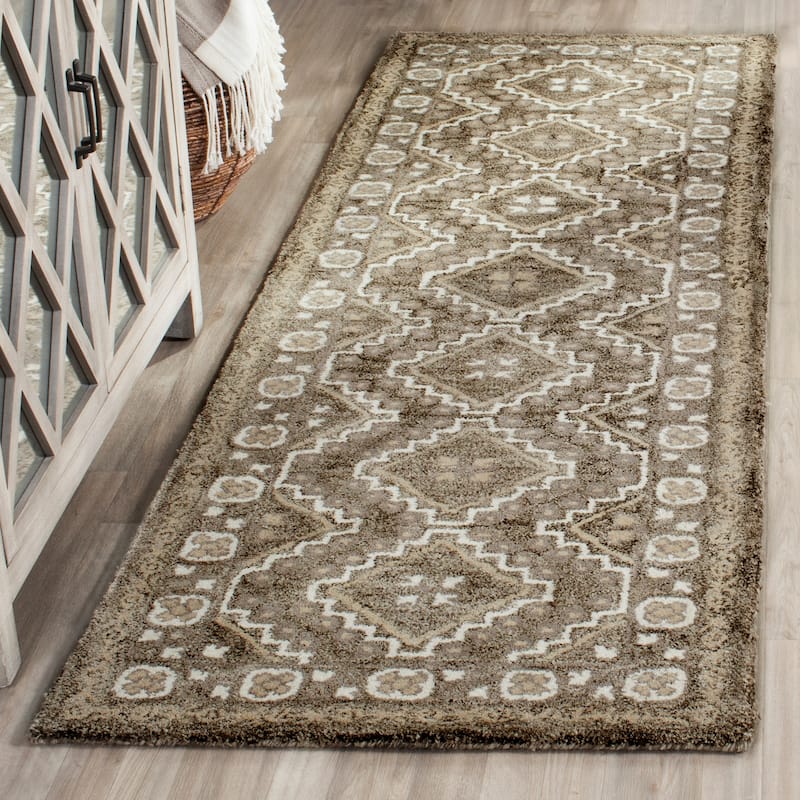 SAFAVIEH Handmade Bella Forough Modern Floral Wool Rug - 2'3" x 7' Runner - Brown/Taupe