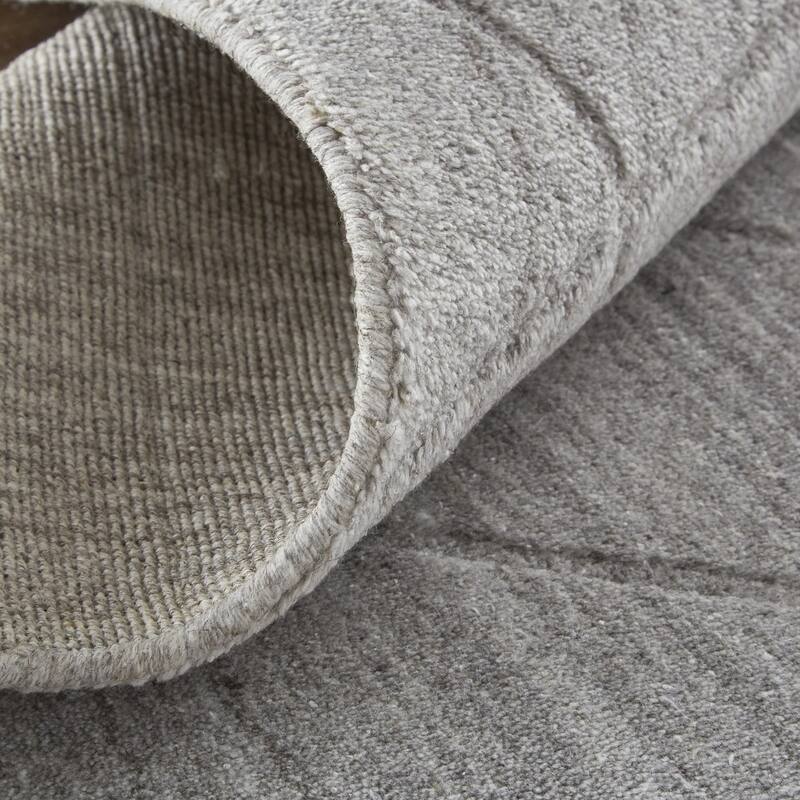 Venik Traditional Woven Area Rug By HomeRoots - 4' x 6'