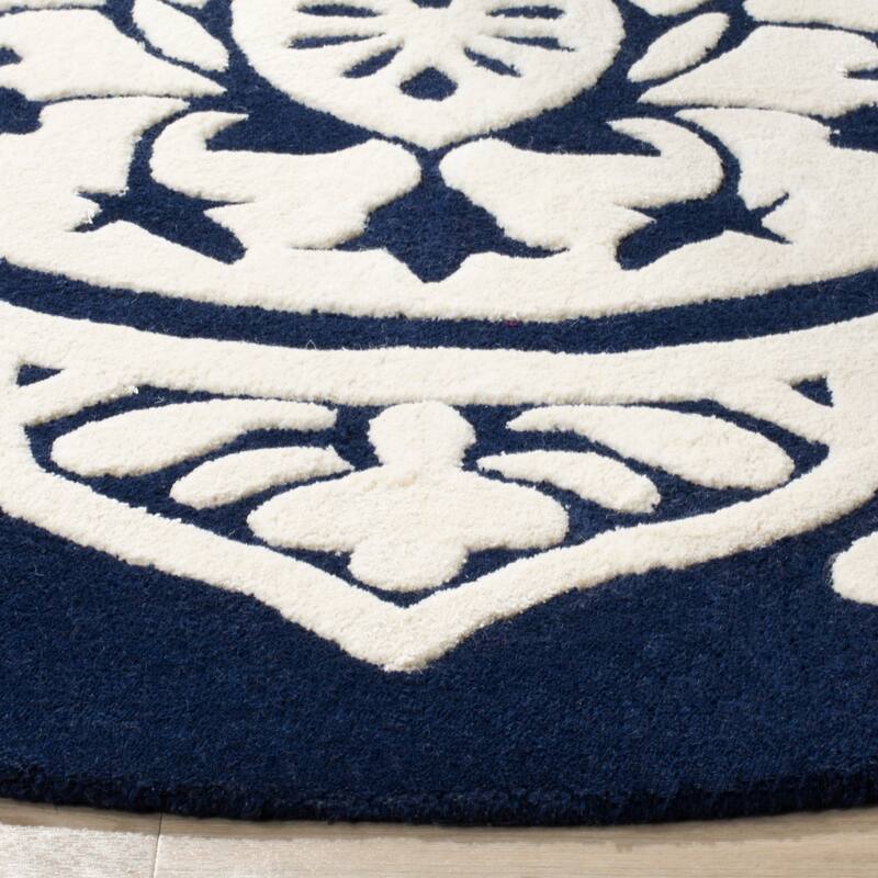 SAFAVIEH Handmade Bella Naina Modern Floral Wool Rug