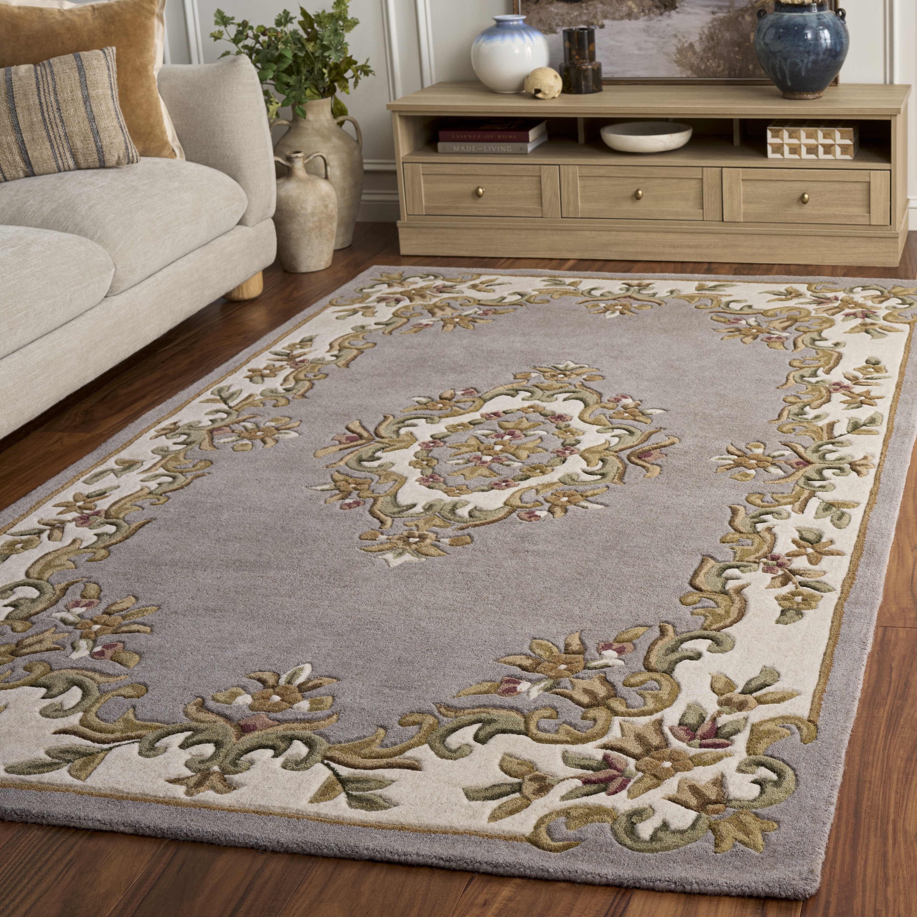 SAFAVIEH Handmade Aubusson Hale Traditional Wool Rug. - On Sale
