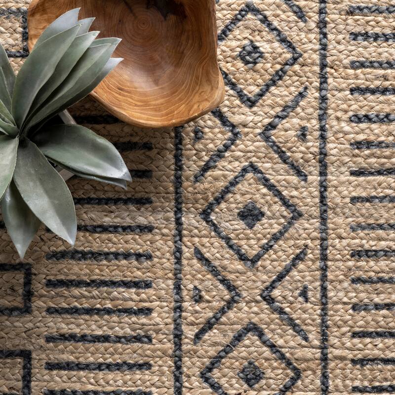 Nuloom Micaela Tribal Braided Jute Area Rug