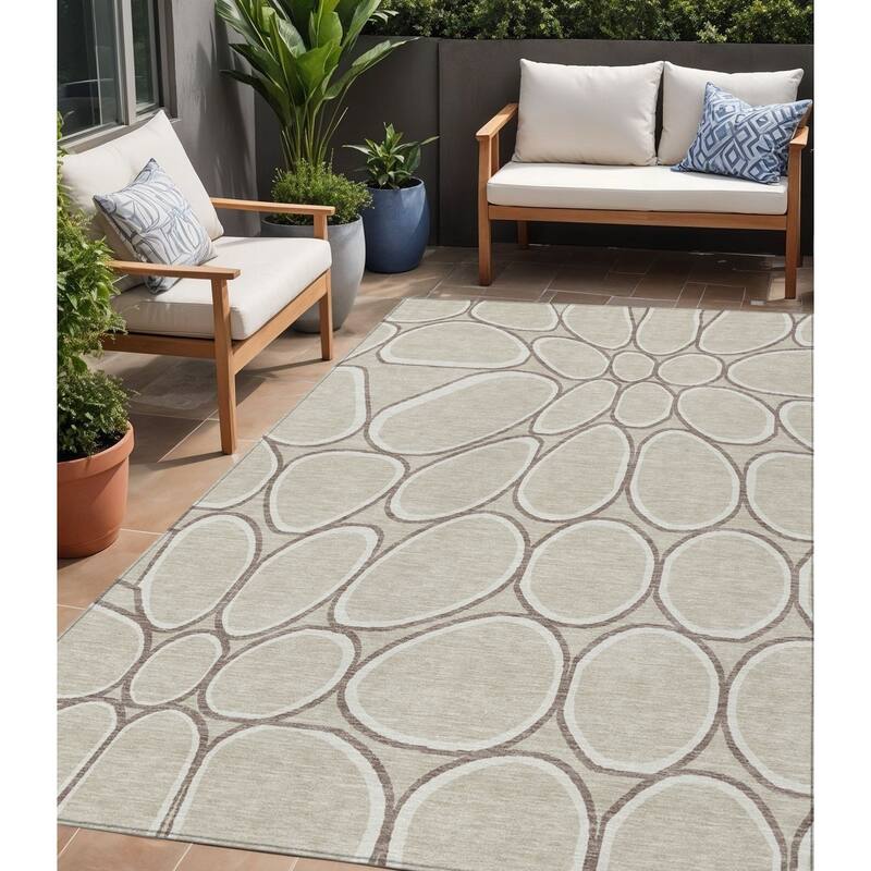 HomeRoots Abstract Transitional Rectangle Outdoor Rug - 5' X 8'