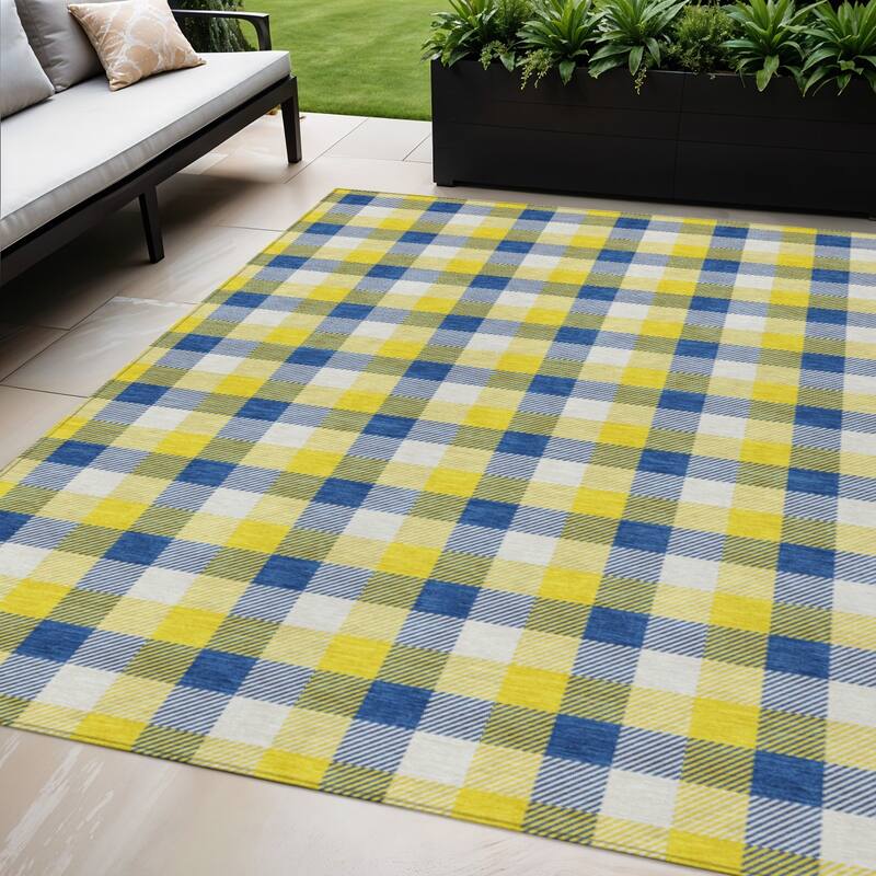HomeRoots Plaid Transitional Rectangle Outdoor Rug - 5' X 8'