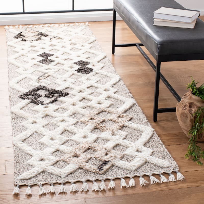 SAFAVIEH Hand-Knotted Casablanca Shag Evelinde Tribal Wool Rug - 2'3" x 8' Runner - Beige