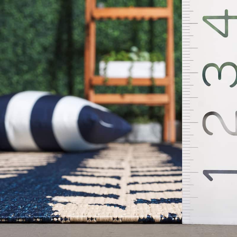 SAFAVIEH Courtyard Muguette Indoor/ Outdoor Rug