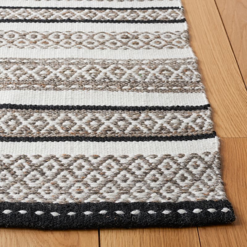 SAFAVIEH Striped Kilim Kattie Boho Fringe Rug
