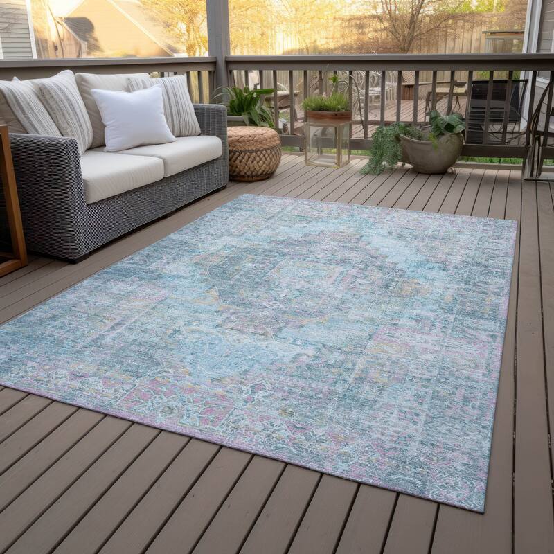 Machine Washable Indoor/Outdoor Traditional Global Chantille Rug