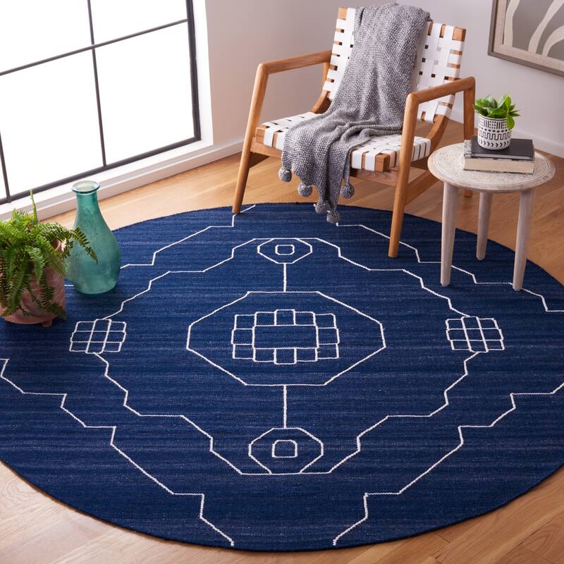 SAFAVIEH Handmade Kilim Kamlesh Moroccan Boho Rug - 7' Round - Navy/Ivory - Round