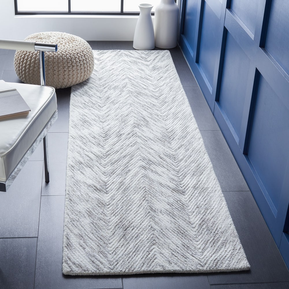 SAFAVIEH Handmade Soho Shanice Chevron Viscose & Wool Rug