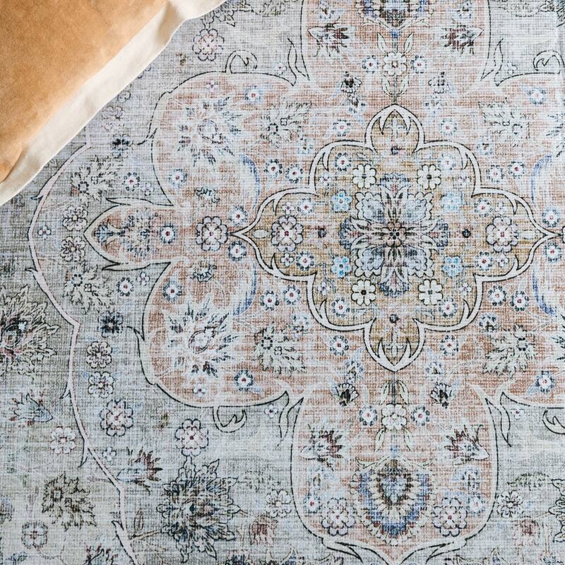 SAFAVIEH Tucson Renda Machine Washable & Slip Resistant Rug
