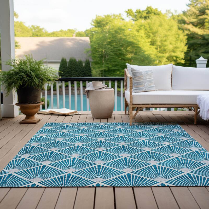 Machine Washable Indoor/ Outdoor Chantille Modern Shells Rug