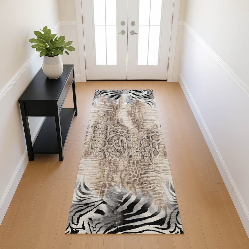 Machine Washable Indoor/ Outdoor Modern Animal Print Chantille Rug