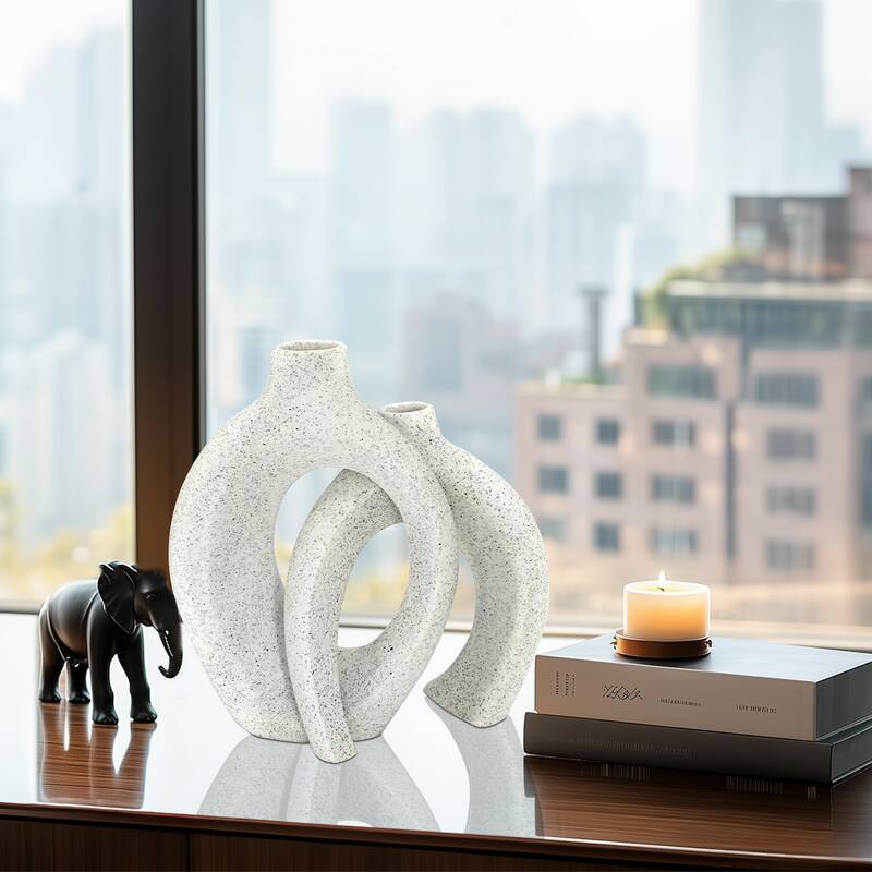 Off White Hollow Resin Vase (Set of 2)
