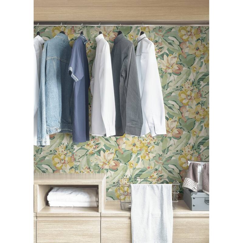 Caroline et Bettina Yellow Belles Fleurs Peel & Stick Wallpaper