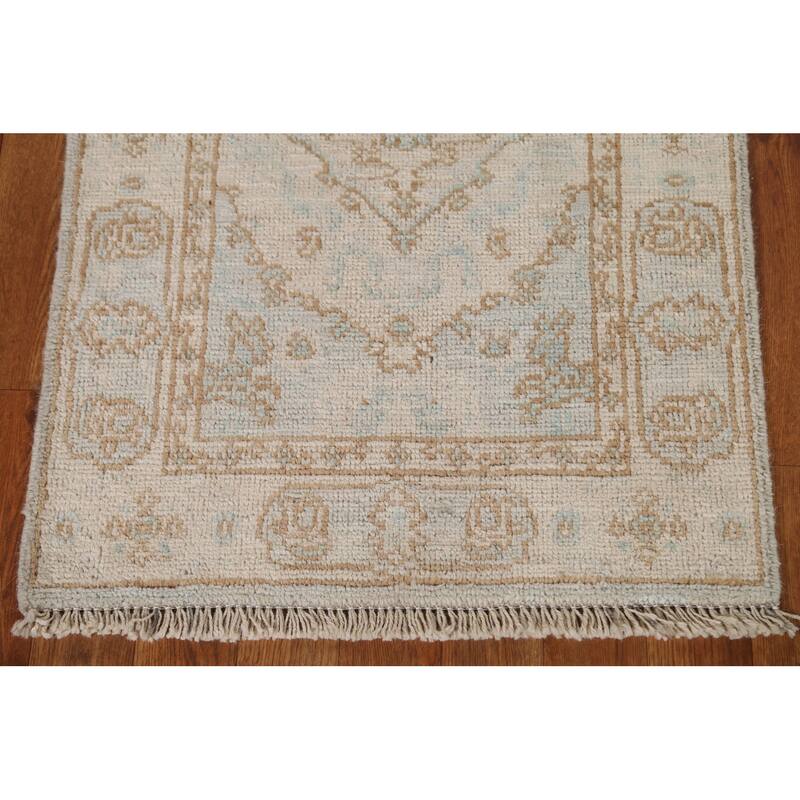 Hand Knotted Oriental 100% Wool Carpet Transitional Medallion Beige & Ivories Oushak Area Rug - 2' 11'' X 2' 0''
