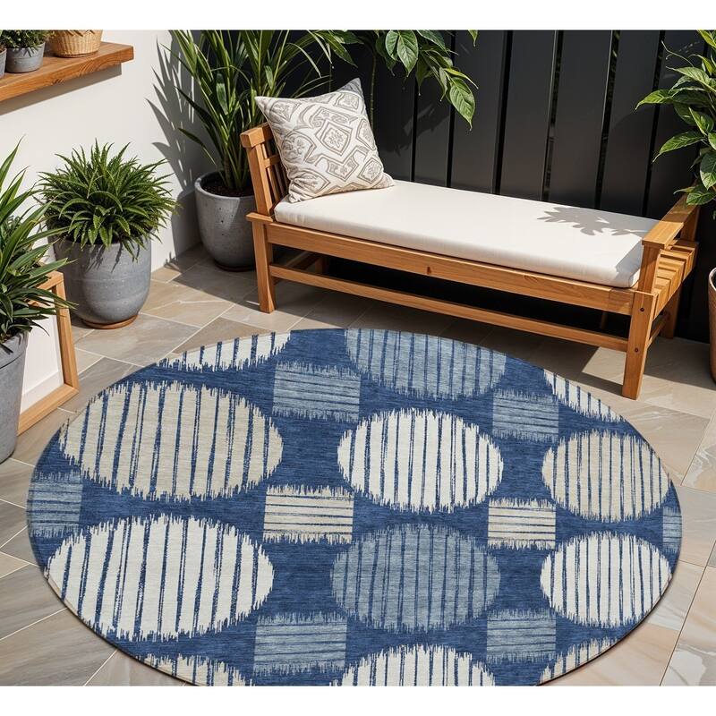 HomeRoots Geometric Transitional Rectangle Outdoor Rug - 8' Round