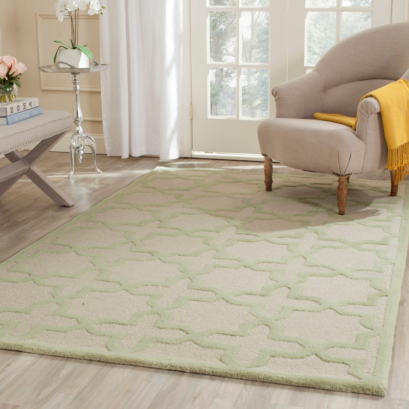 SAFAVIEH Handmade Cambridge Remedios Geometric Wool Rug - 4' x 6' - Ivory/Light Green