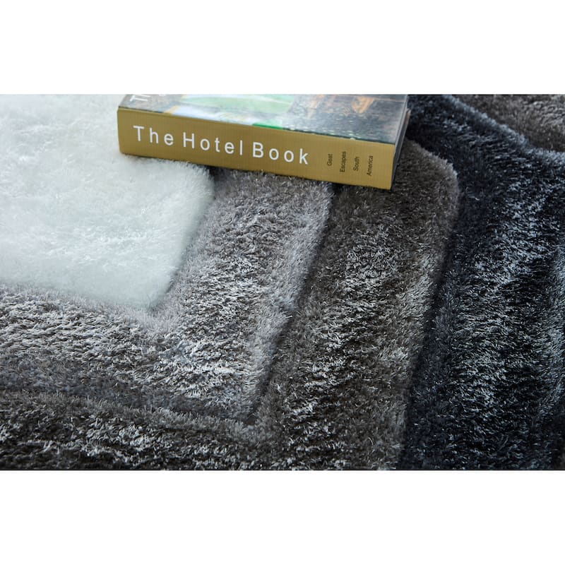 Mateos Collection Grey/White Area Rug