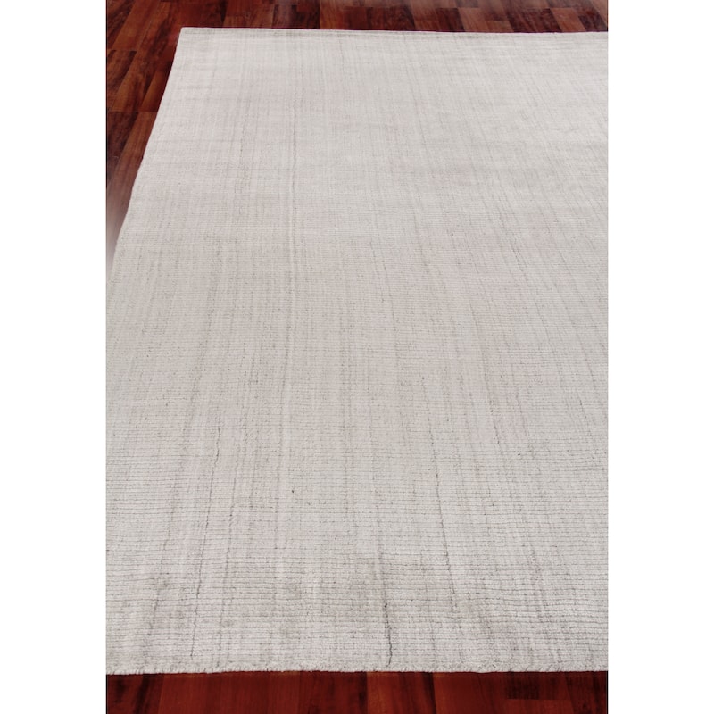 EXQUISITE RUGS Robin Hand-loomed Bamboo Silk/Wool Silver Area Rug.