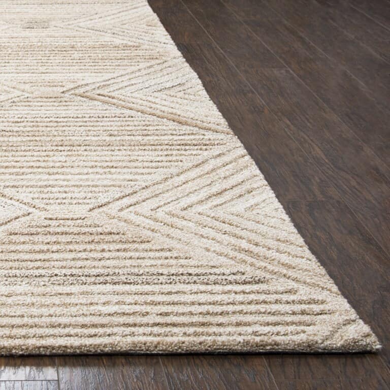 Alora Decor Makalu Hand-tufted Diamond Solid Wool Rug