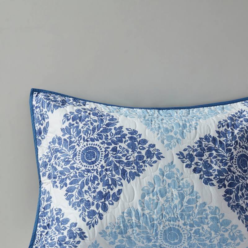 Madison Park Montecito 6 Piece Printed Quilt Set with Throw Pillows