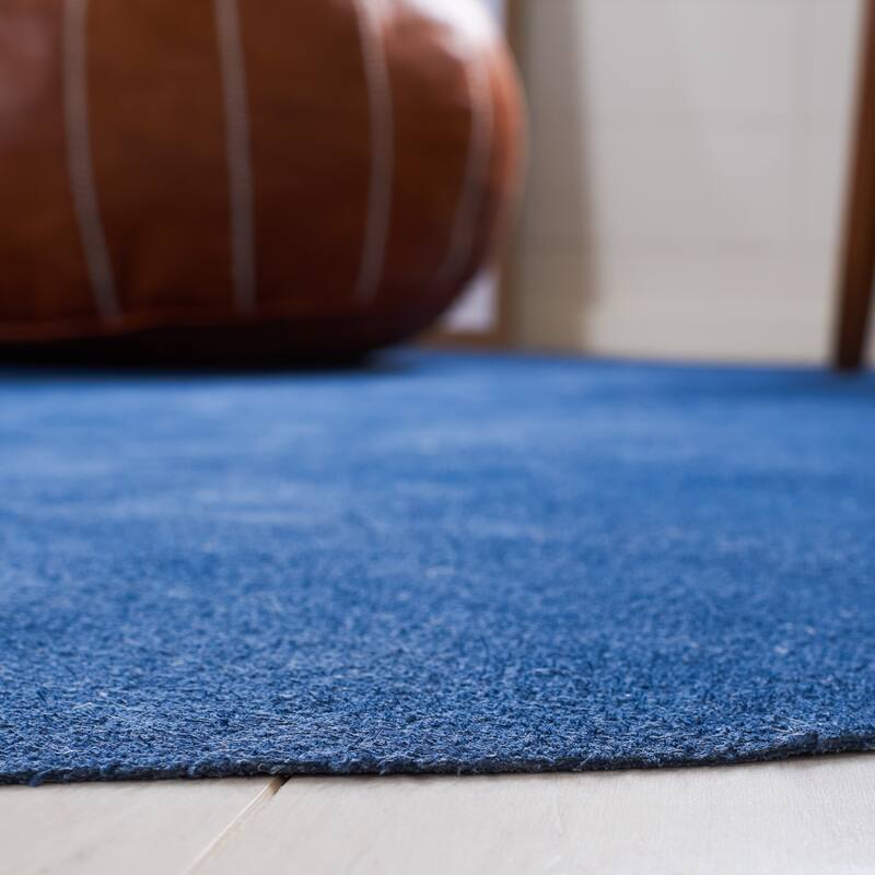 SAFAVIEH Handmade Cow Hide Radomila Cabin & Lodge Rug - 5' x 7' - Blue