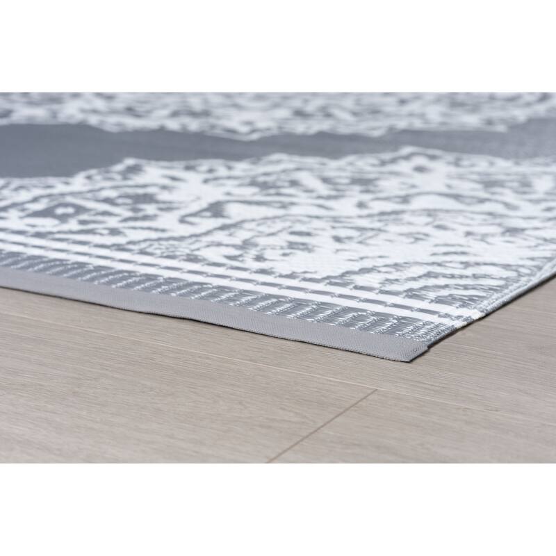 Sundown Beach Medallion Indoor/Outdoor Area Rug