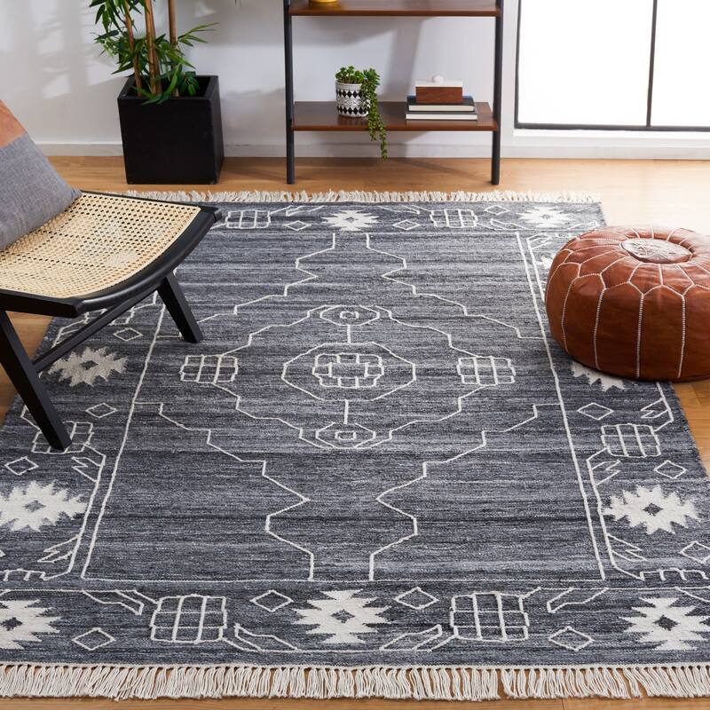 SAFAVIEH Handmade Kilim Kamlesh Moroccan Boho Rug - 5' x 8' - Black/Ivory - Rectangle