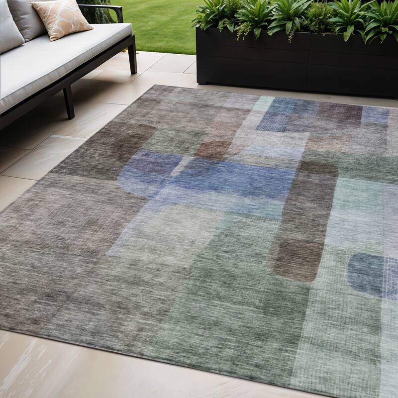 HomeRoots Abstract Transitional Rectangle Outdoor Rug - 5' X 8'