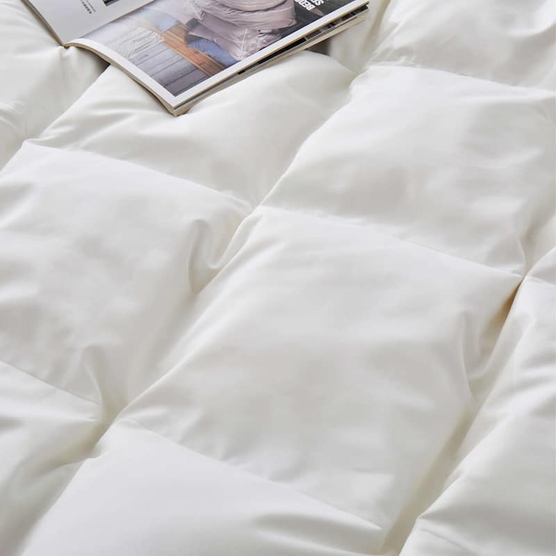 Lightweight to All-season White Goose Down Feather Fiber Comforter Duvet Insert