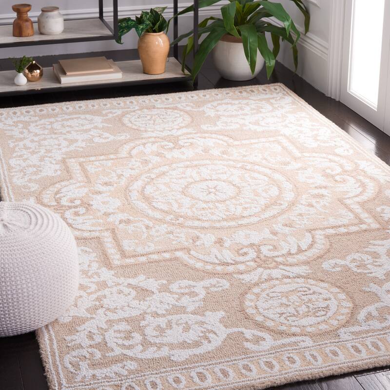 SAFAVIEH Handmade Abstract Kiyomi Medallion Wool Rug - 4' x 6' - Ivory/Beige