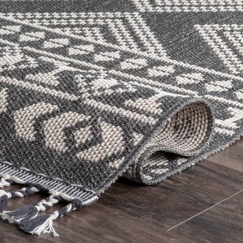 Nuloom Southwestern Striped Tribal Pierce Area Rug