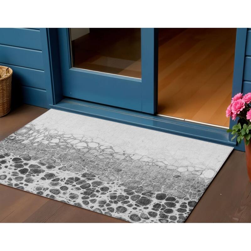 HomeRoots Abstract Transitional Rectangle Outdoor Rug - 3' x 5'