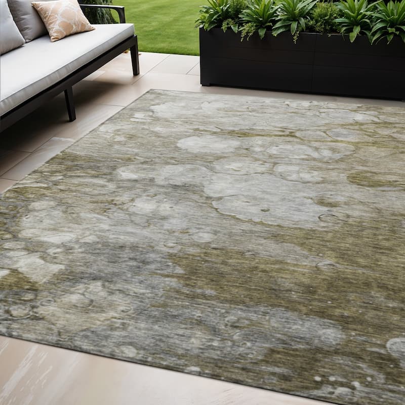 HomeRoots Abstract Transitional Rectangle Outdoor Rug - 8' X 10'