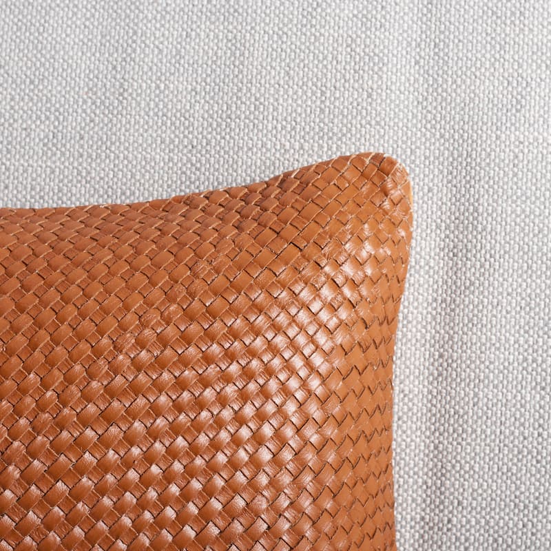 SAFAVIEH Ellmarie Pillow
