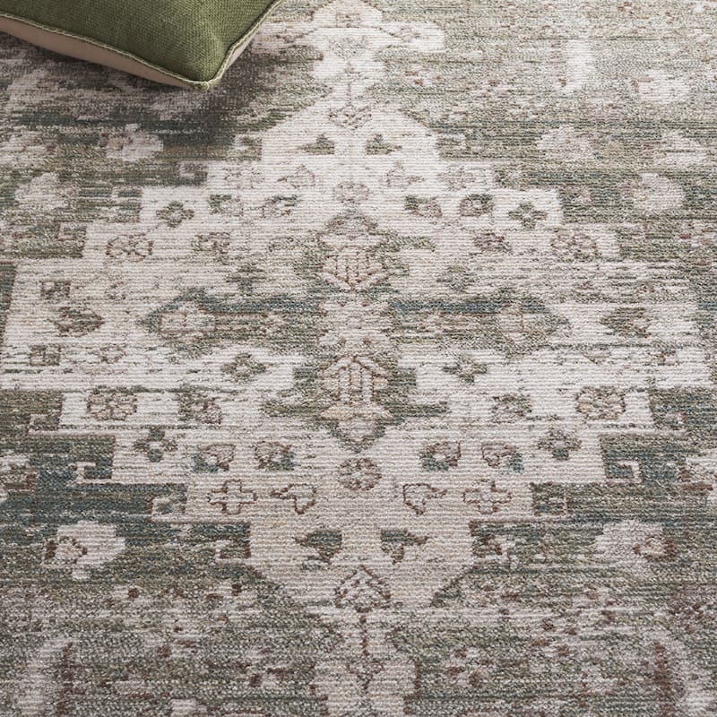 SAFAVIEH Hazel Zenovica Traditional Medallion Rug